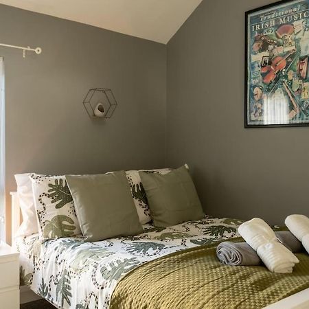Vibrant City Centre Townhouse With Free Parking Rare Outdoor Patio Belfast Buitenkant foto