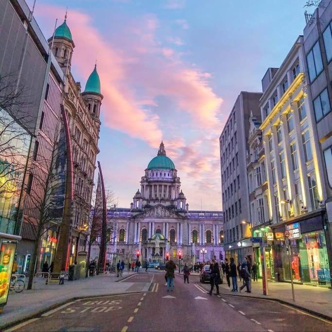 Vibrant City Centre Townhouse With Free Parking Rare Outdoor Patio Belfast Buitenkant foto